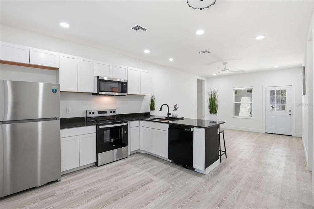 На продажу: $235,000 (3 спален, 2 ванн, 1112 Квадратных фут)