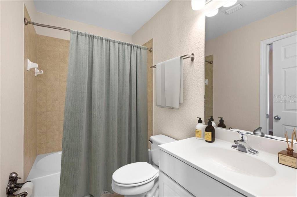 Active With Contract: $2,490 (2 beds, 2 baths, 1349 Square Feet)