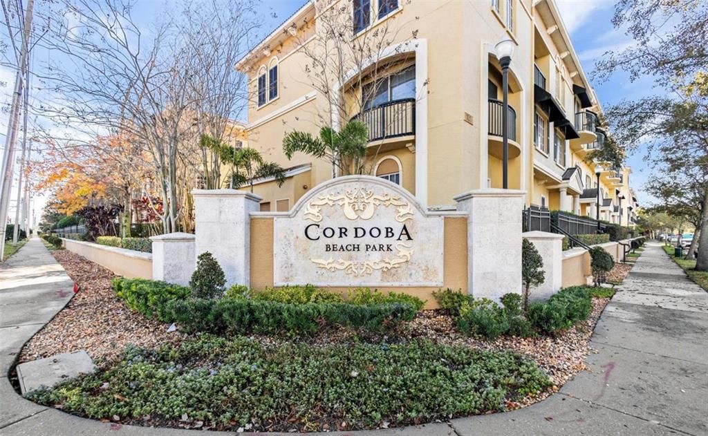 Active With Contract: $2,490 (2 beds, 2 baths, 1349 Square Feet)