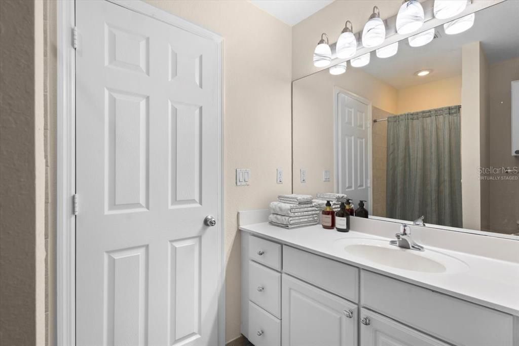 Active With Contract: $2,490 (2 beds, 2 baths, 1349 Square Feet)