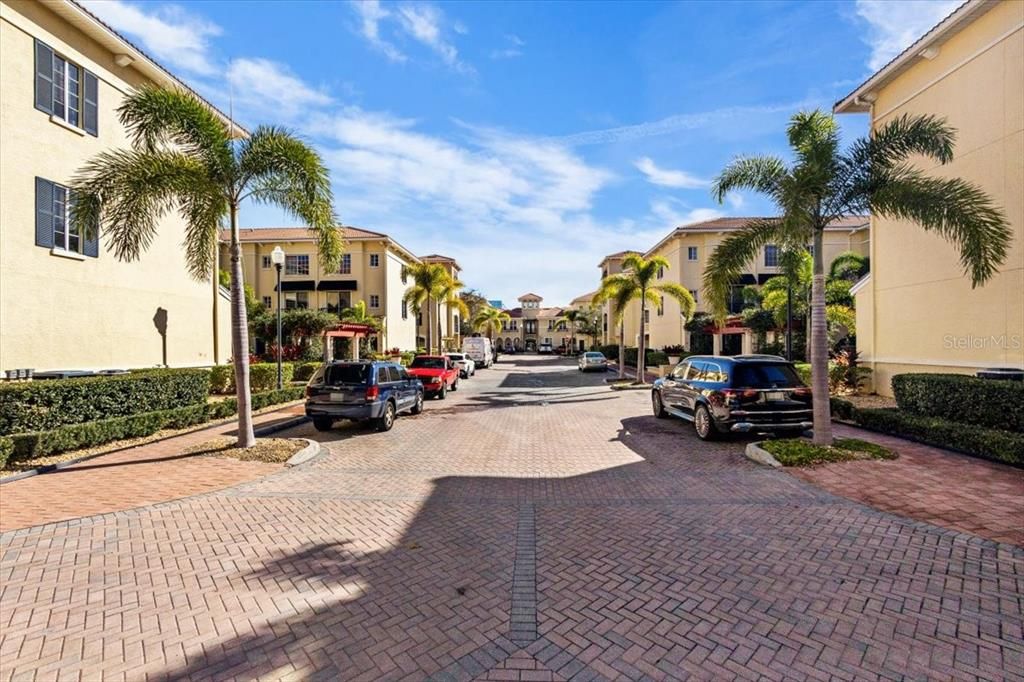Active With Contract: $2,490 (2 beds, 2 baths, 1349 Square Feet)