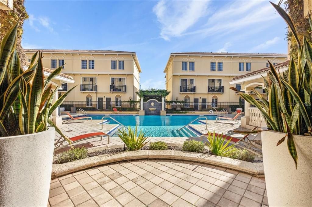 Active With Contract: $2,490 (2 beds, 2 baths, 1349 Square Feet)