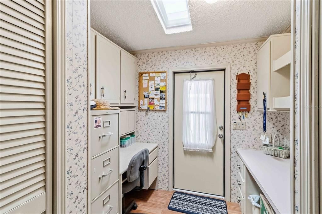 Под контрактом: $150,000 (2 спален, 2 ванн, 1806 Квадратных фут)