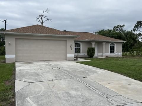 For Rent: $2,000 (3 beds, 2 baths, 1372 Square Feet)