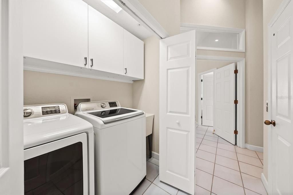 На продажу: $799,999 (3 спален, 2 ванн, 2415 Квадратных фут)