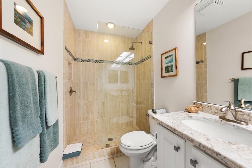 На продажу: $799,999 (3 спален, 2 ванн, 2415 Квадратных фут)