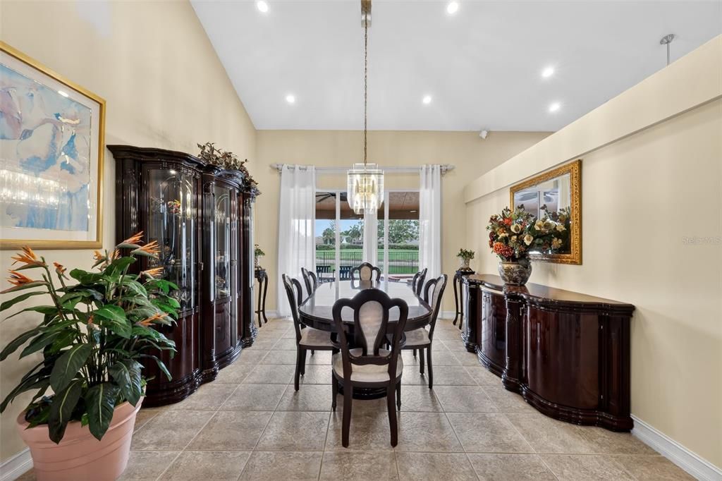 En Venta: $950,000 (4 camas, 2 baños, 2308 Pies cuadrados)