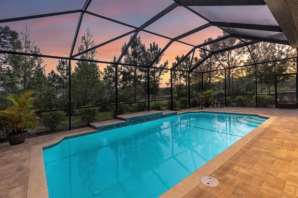Activo con contrato: $995,000 (5 camas, 4 baños, 3548 Pies cuadrados)