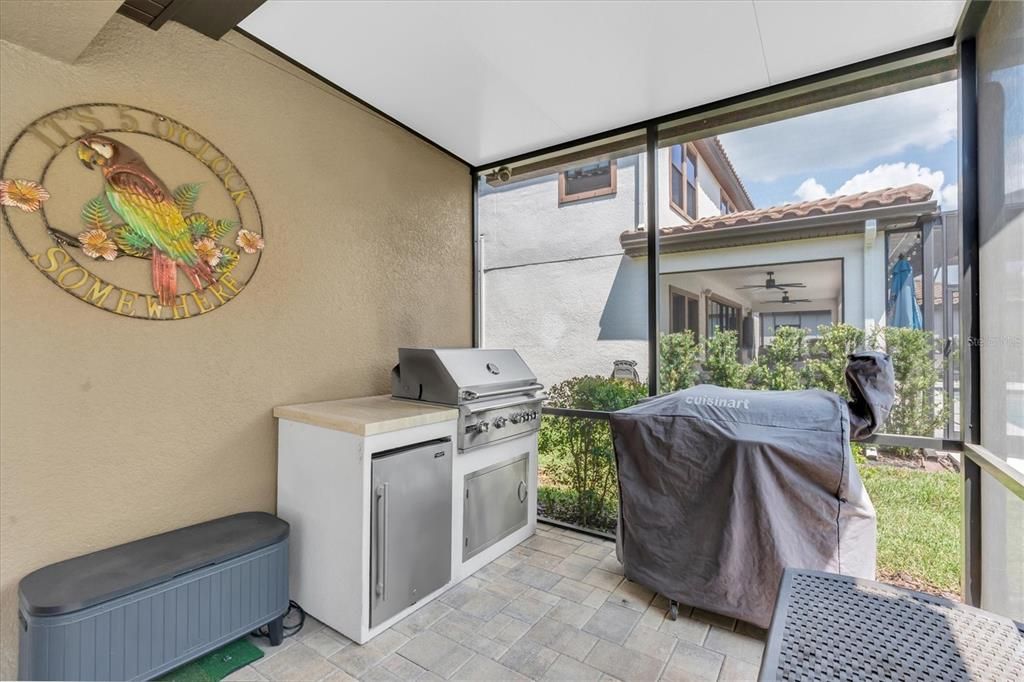 Activo con contrato: $995,000 (5 camas, 4 baños, 3548 Pies cuadrados)