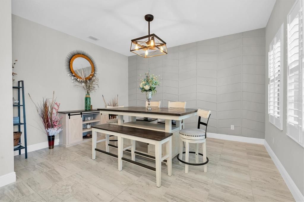 Activo con contrato: $995,000 (5 camas, 4 baños, 3548 Pies cuadrados)