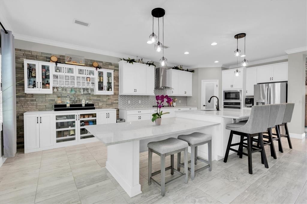 Activo con contrato: $995,000 (5 camas, 4 baños, 3548 Pies cuadrados)