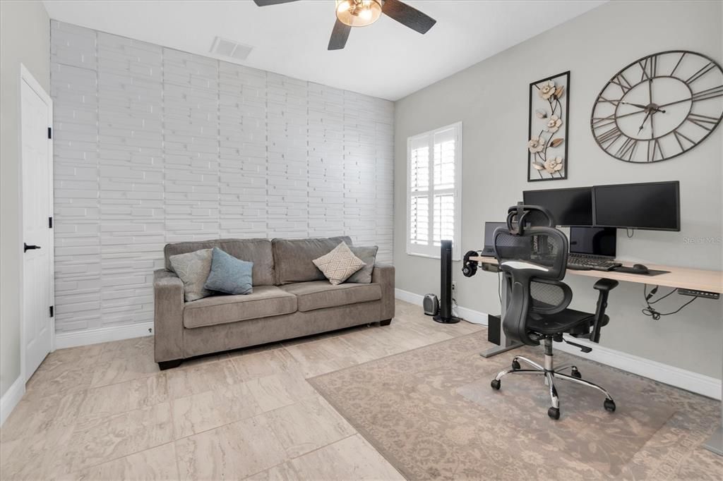 Activo con contrato: $995,000 (5 camas, 4 baños, 3548 Pies cuadrados)