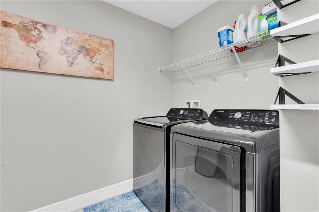 Activo con contrato: $995,000 (5 camas, 4 baños, 3548 Pies cuadrados)