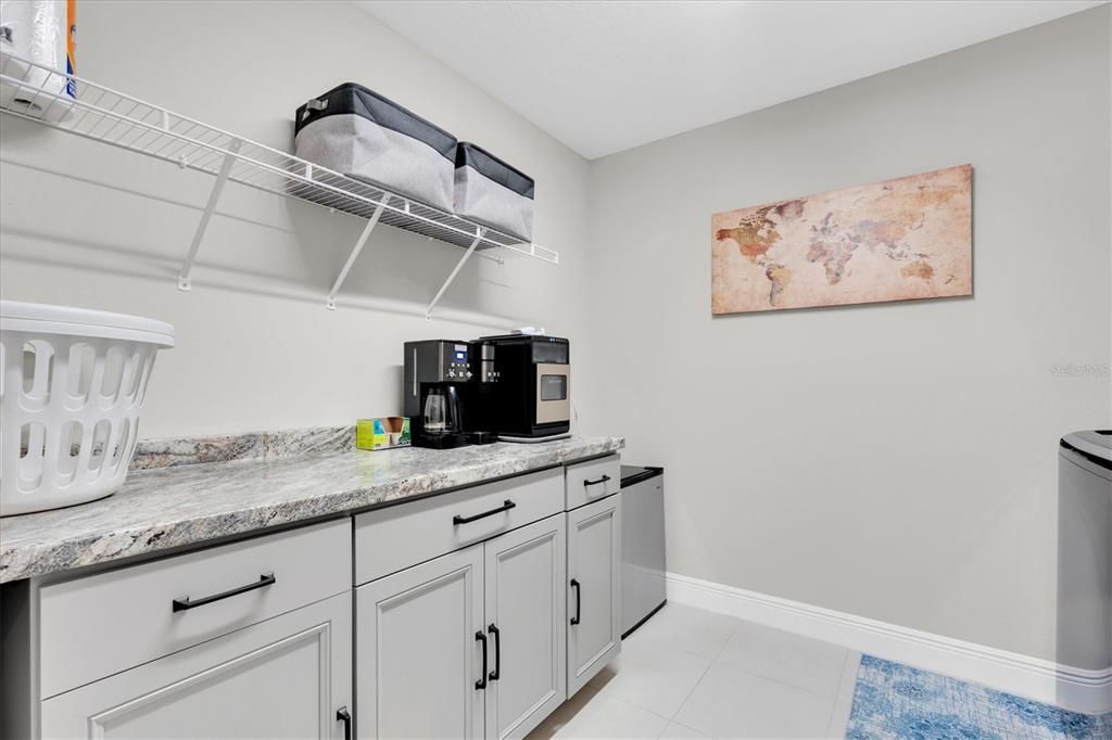 Activo con contrato: $995,000 (5 camas, 4 baños, 3548 Pies cuadrados)