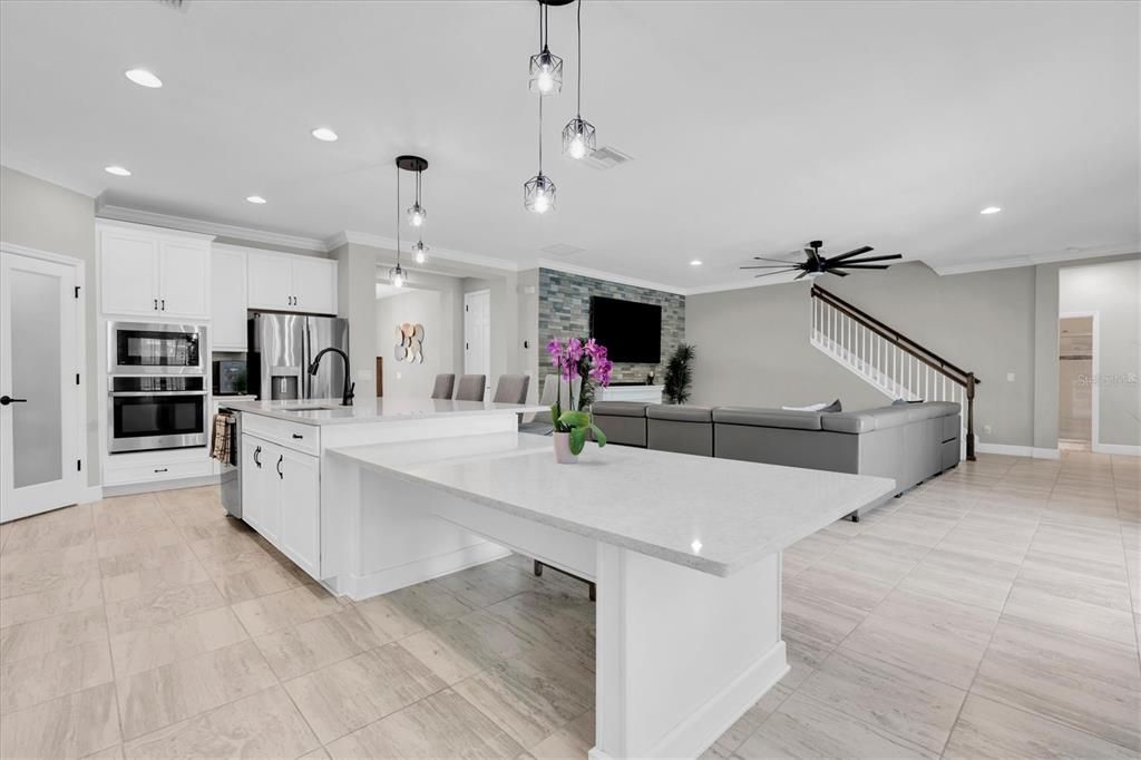 Activo con contrato: $995,000 (5 camas, 4 baños, 3548 Pies cuadrados)