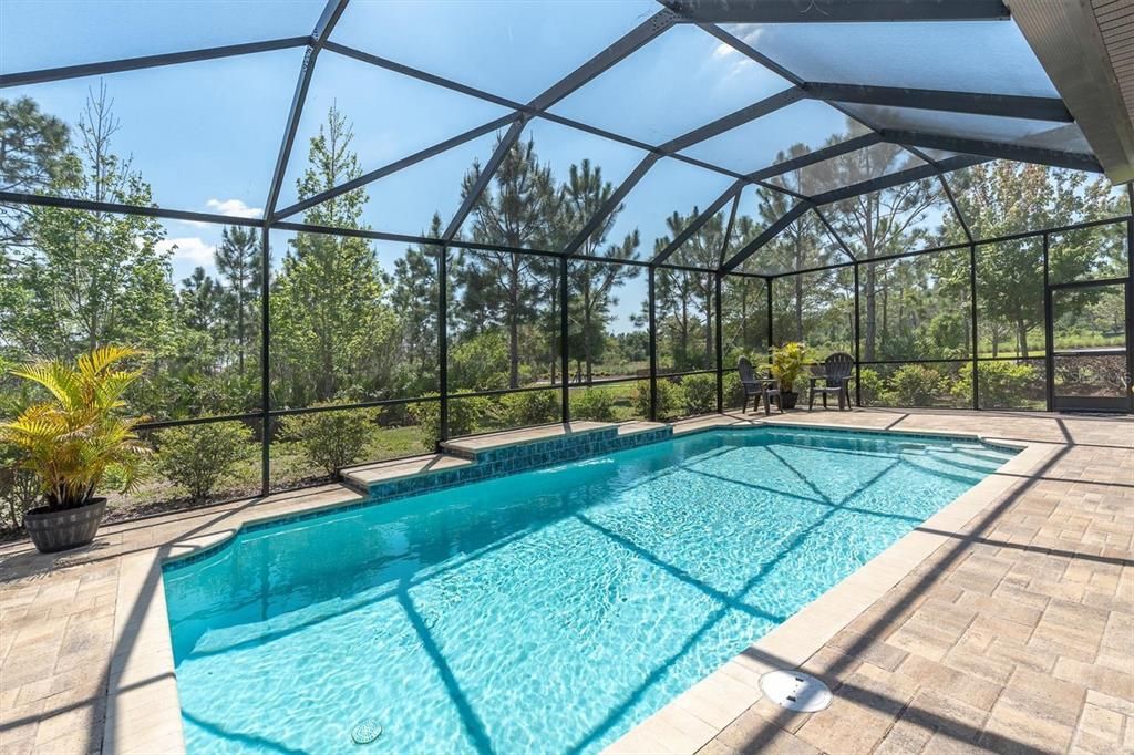 Activo con contrato: $995,000 (5 camas, 4 baños, 3548 Pies cuadrados)