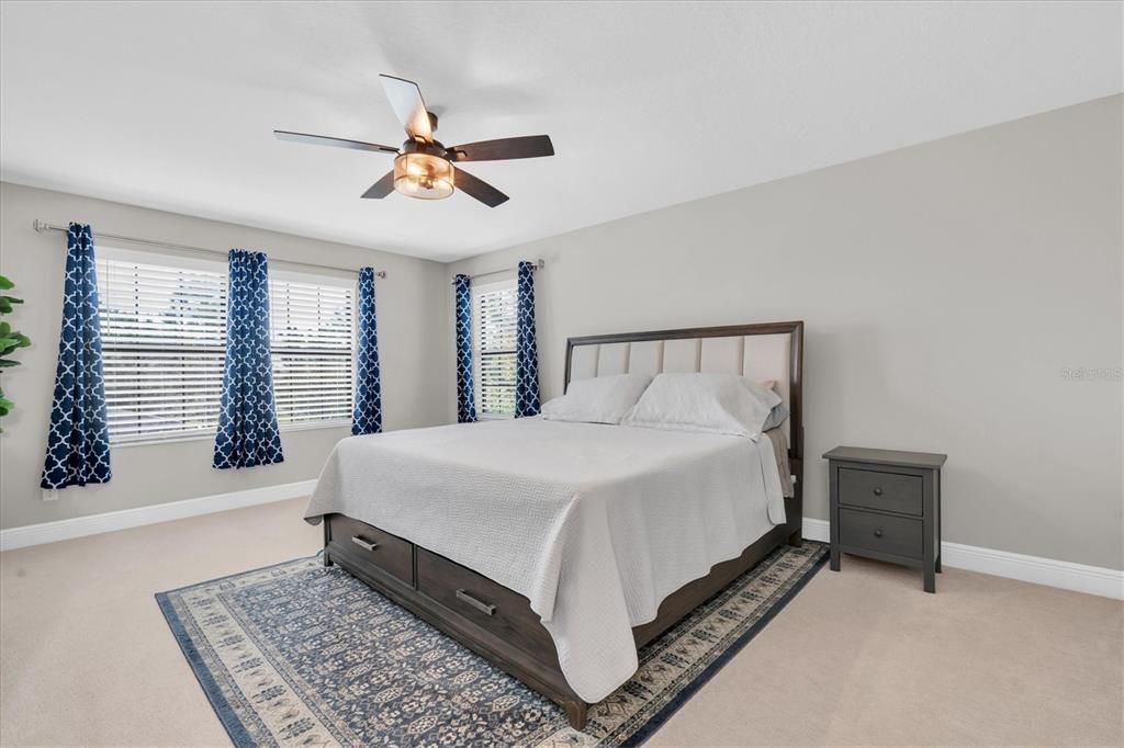Activo con contrato: $995,000 (5 camas, 4 baños, 3548 Pies cuadrados)