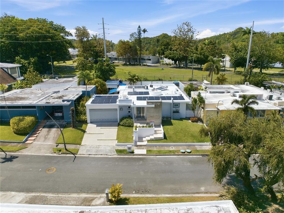 For Sale: $799,000 (3 beds, 2 baths, 1998 Square Feet)