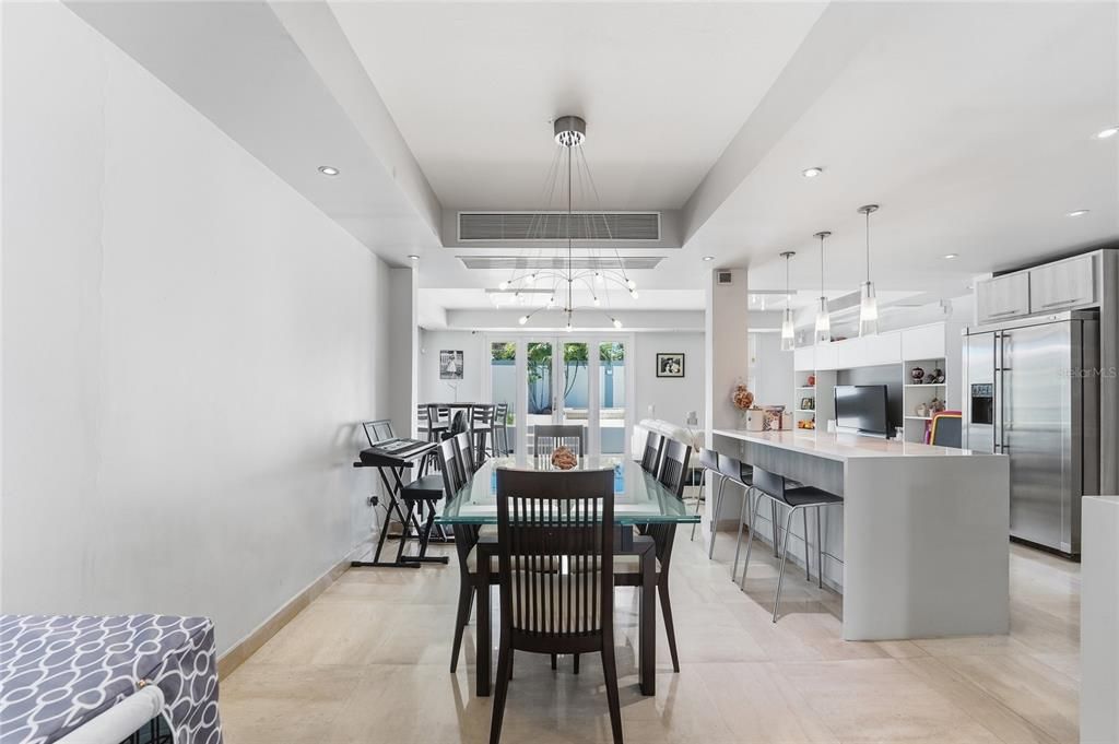For Sale: $799,000 (3 beds, 2 baths, 1998 Square Feet)