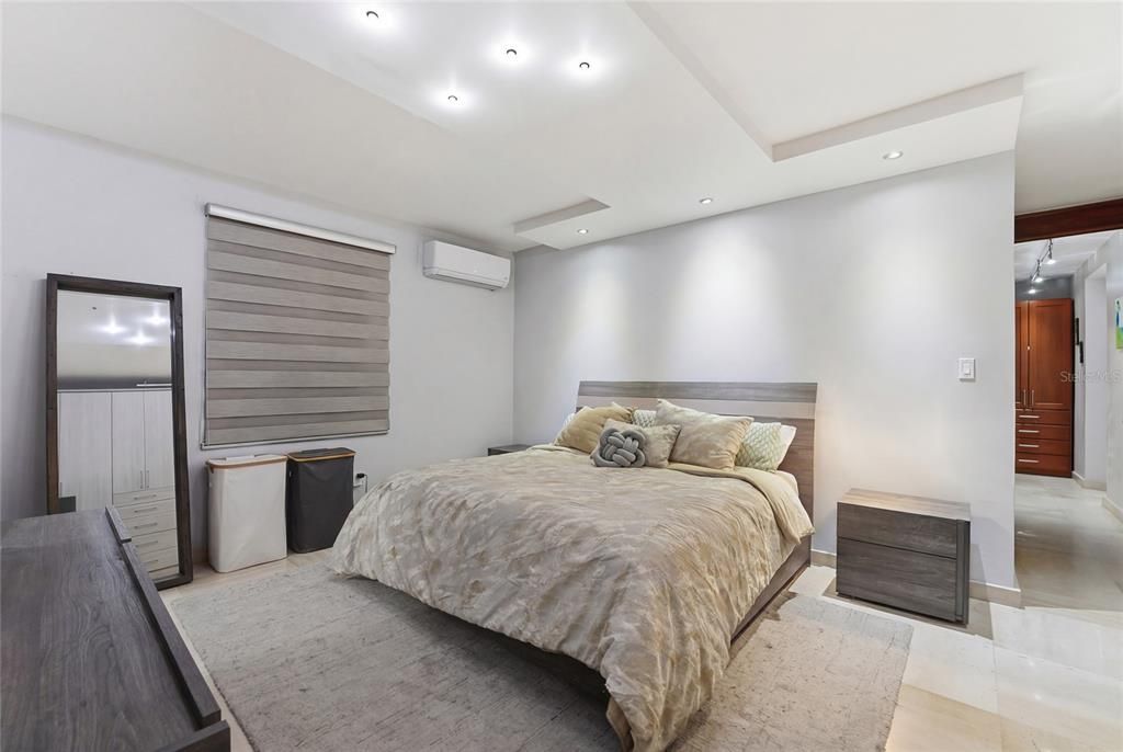 For Sale: $799,000 (3 beds, 2 baths, 1998 Square Feet)