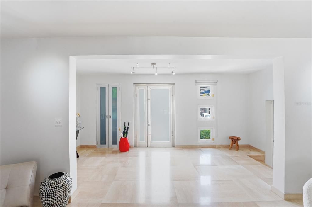 For Sale: $799,000 (3 beds, 2 baths, 1998 Square Feet)