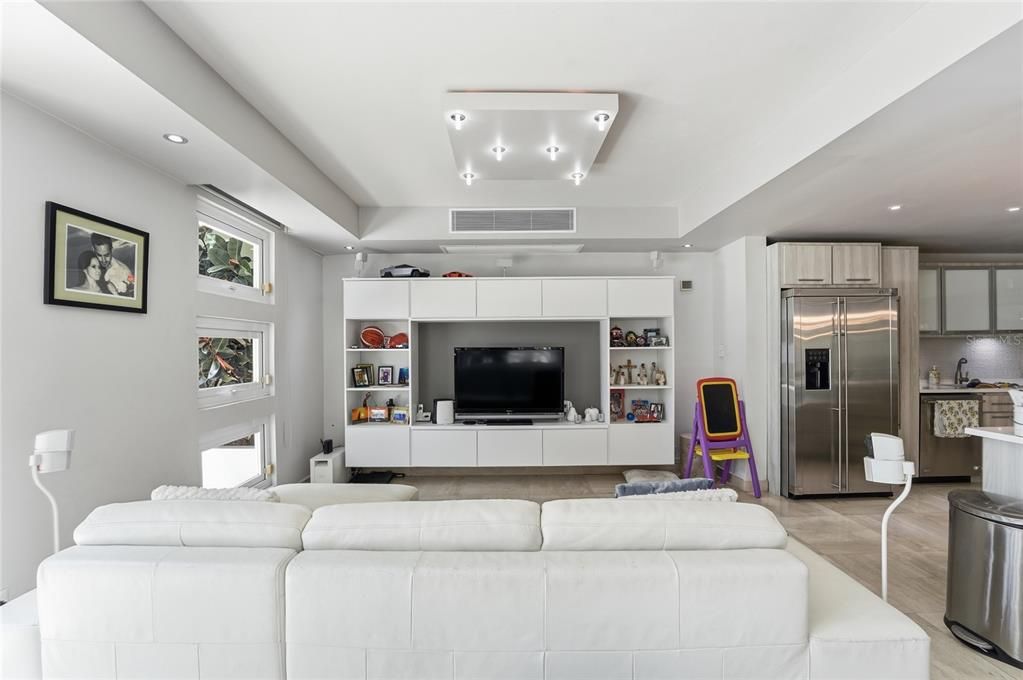 For Sale: $799,000 (3 beds, 2 baths, 1998 Square Feet)