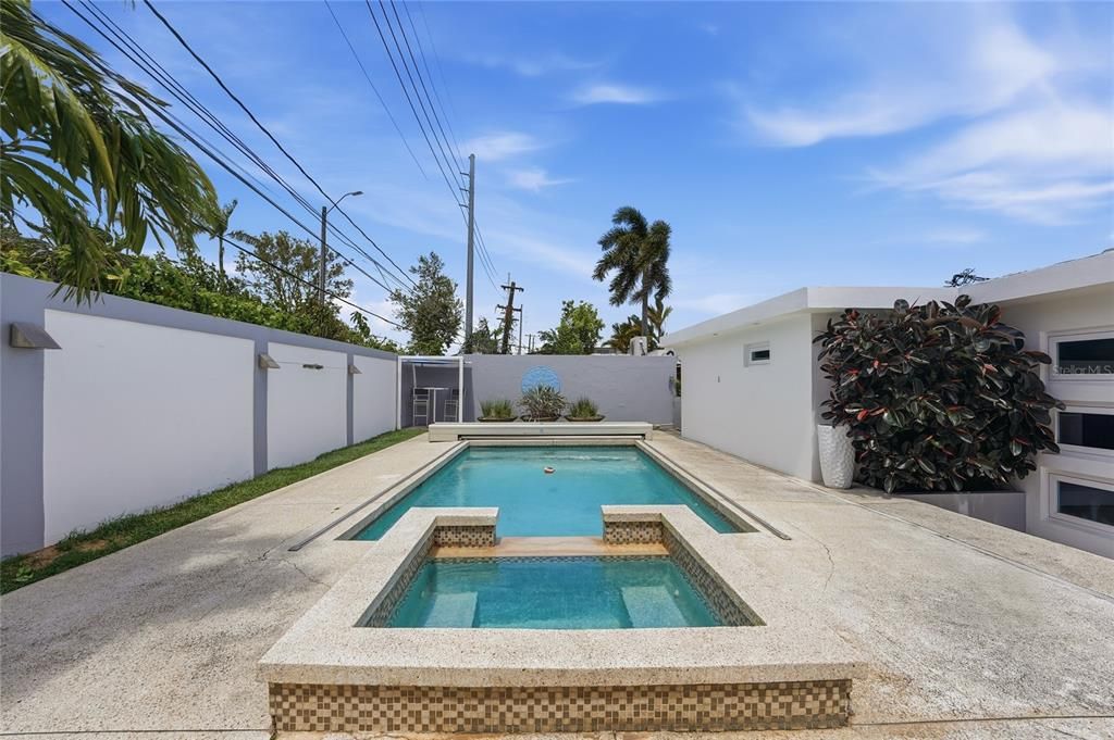 For Sale: $799,000 (3 beds, 2 baths, 1998 Square Feet)