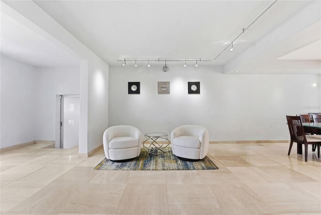 For Sale: $799,000 (3 beds, 2 baths, 1998 Square Feet)