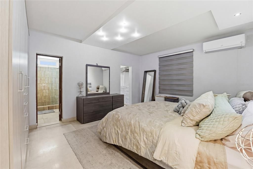 For Sale: $799,000 (3 beds, 2 baths, 1998 Square Feet)