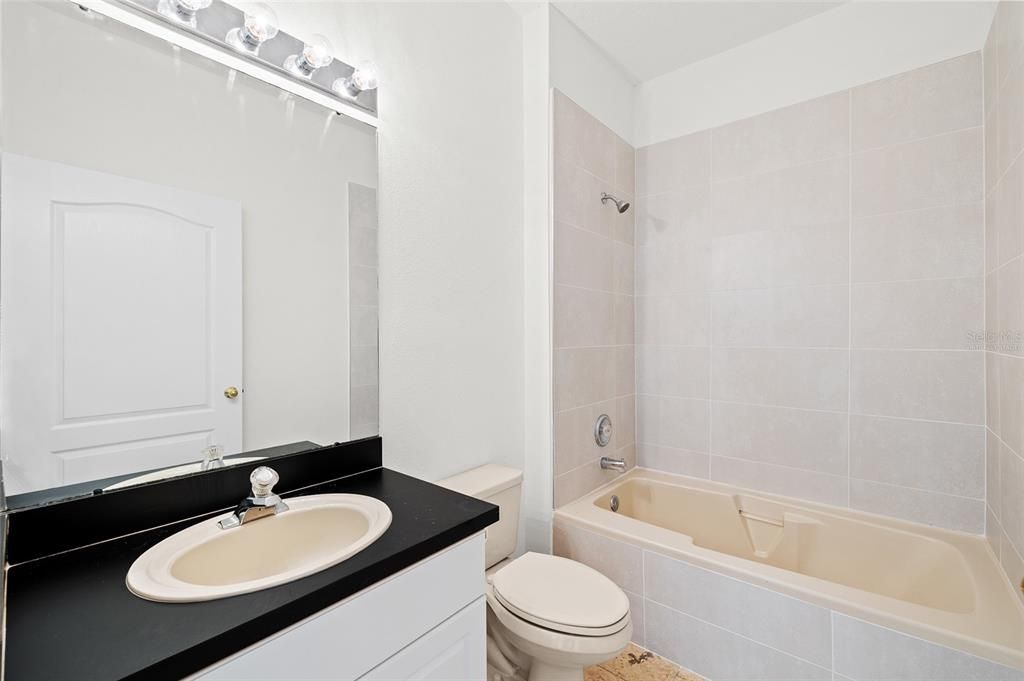 Activo con contrato: $439,000 (2 camas, 2 baños, 1552 Pies cuadrados)