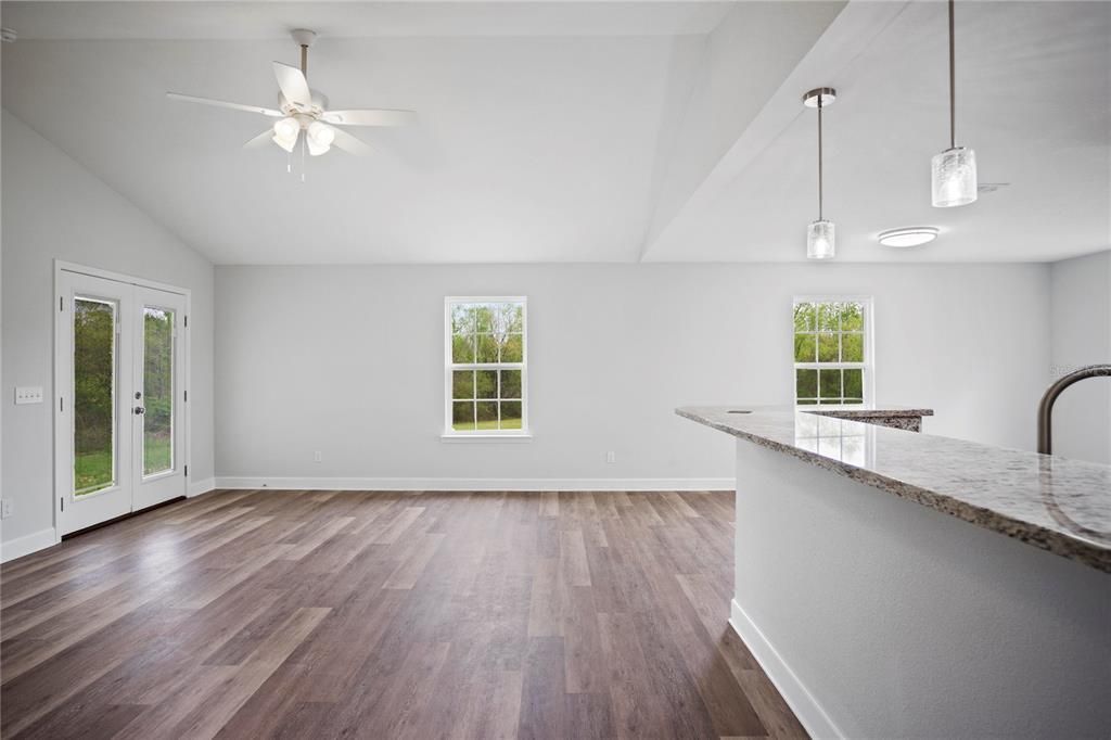 For Sale: $279,000 (3 beds, 2 baths, 1385 Square Feet)
