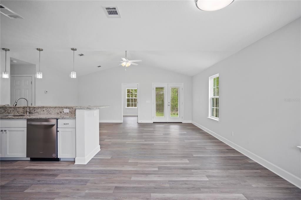 For Sale: $279,000 (3 beds, 2 baths, 1385 Square Feet)