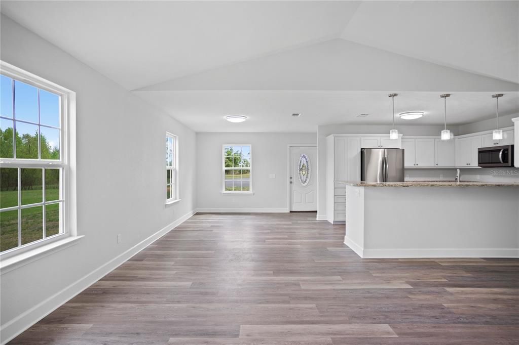 For Sale: $279,000 (3 beds, 2 baths, 1385 Square Feet)