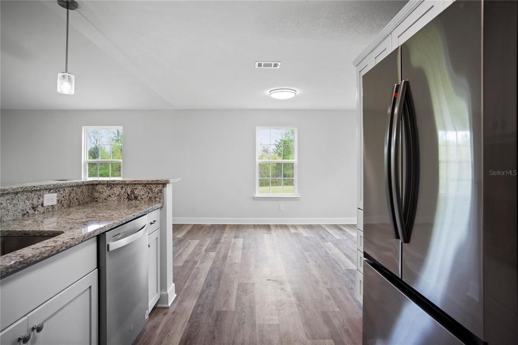 For Sale: $279,000 (3 beds, 2 baths, 1385 Square Feet)