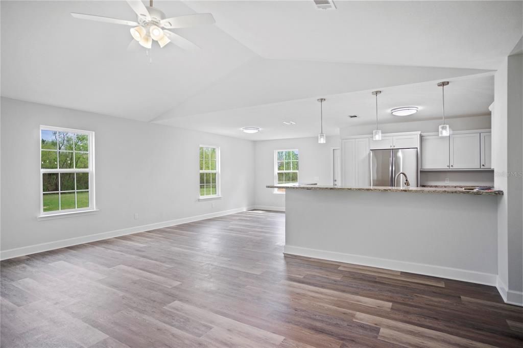 For Sale: $279,000 (3 beds, 2 baths, 1385 Square Feet)