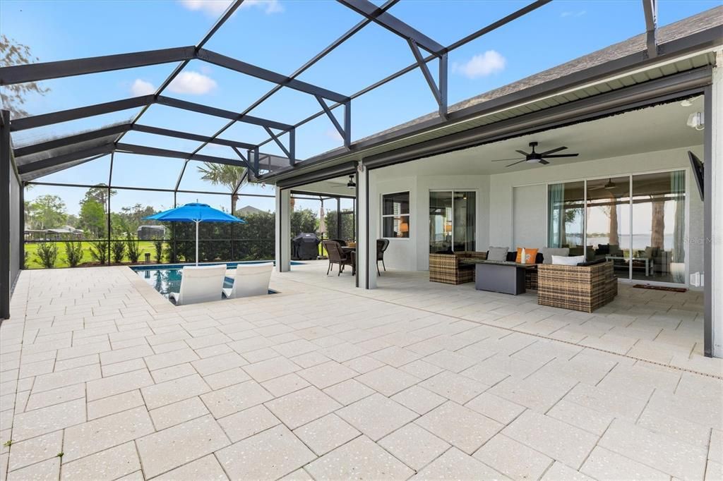 En Venta: $1,100,000 (4 camas, 3 baños, 2570 Pies cuadrados)