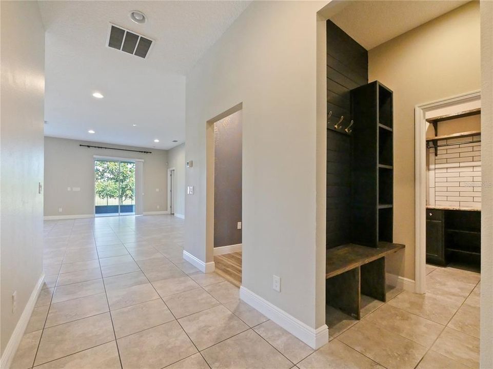 Activo con contrato: $414,900 (3 camas, 2 baños, 1792 Pies cuadrados)