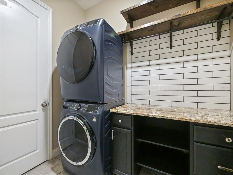 Activo con contrato: $414,900 (3 camas, 2 baños, 1792 Pies cuadrados)