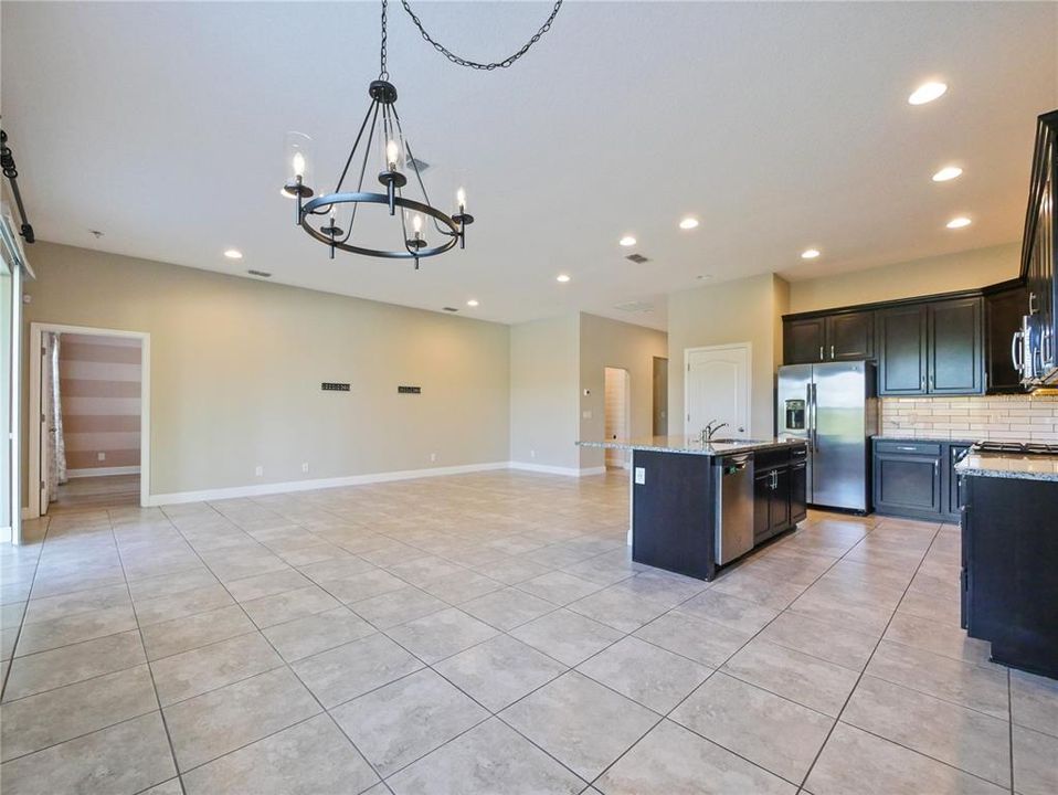 Activo con contrato: $414,900 (3 camas, 2 baños, 1792 Pies cuadrados)