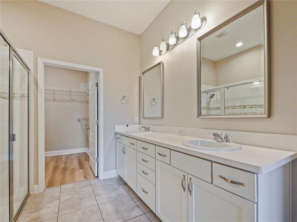 Activo con contrato: $414,900 (3 camas, 2 baños, 1792 Pies cuadrados)