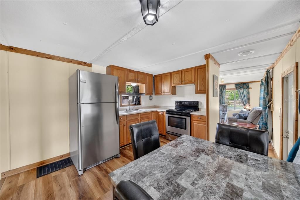 For Sale: $199,900 (3 beds, 1 baths, 672 Square Feet)