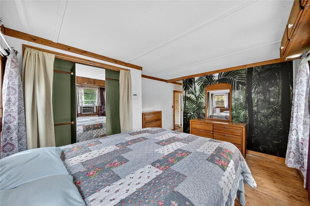 For Sale: $199,900 (3 beds, 1 baths, 672 Square Feet)
