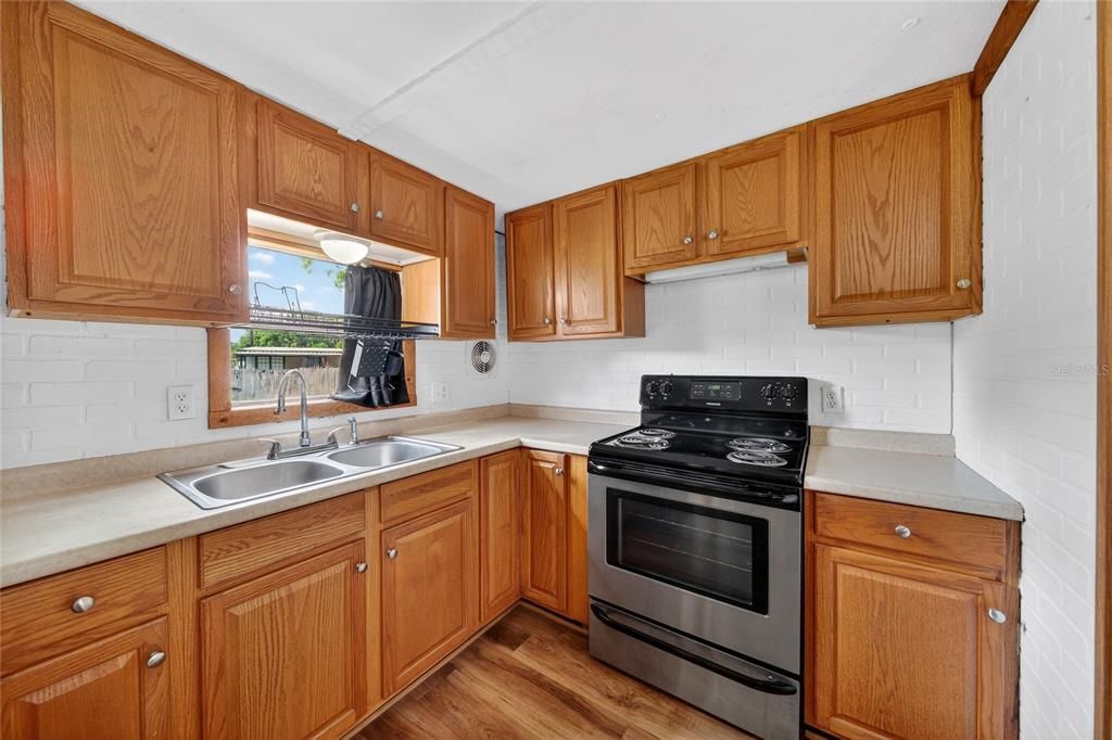 For Sale: $199,900 (3 beds, 1 baths, 672 Square Feet)