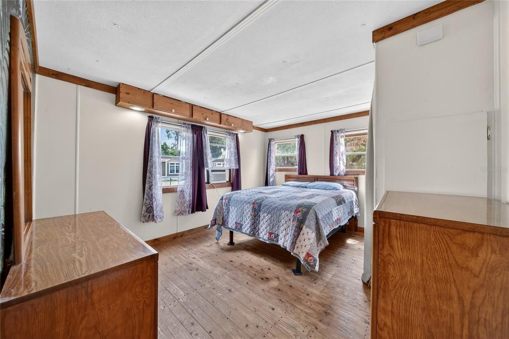 For Sale: $199,900 (3 beds, 1 baths, 672 Square Feet)