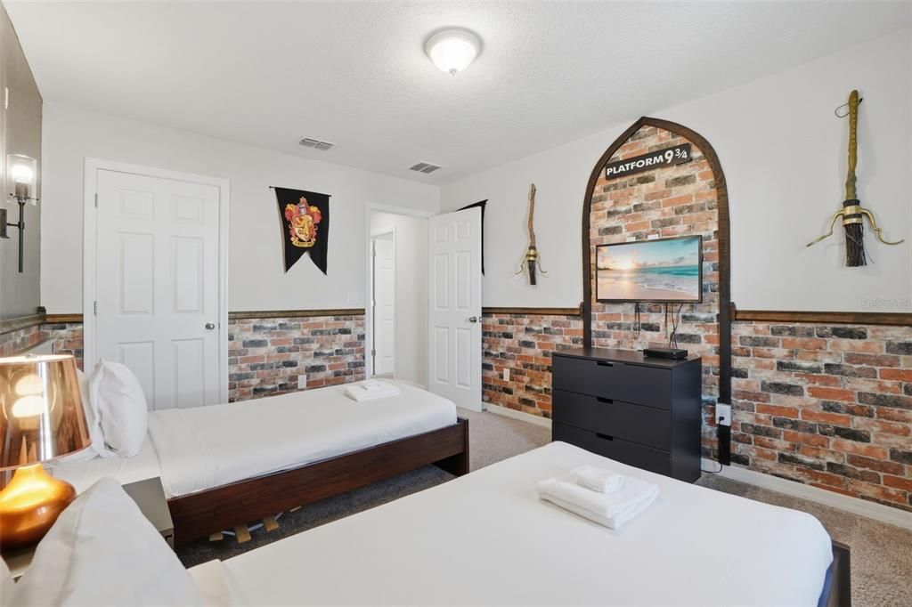 Active With Contract: $519,990 (5 beds, 4 baths, 2294 Square Feet)