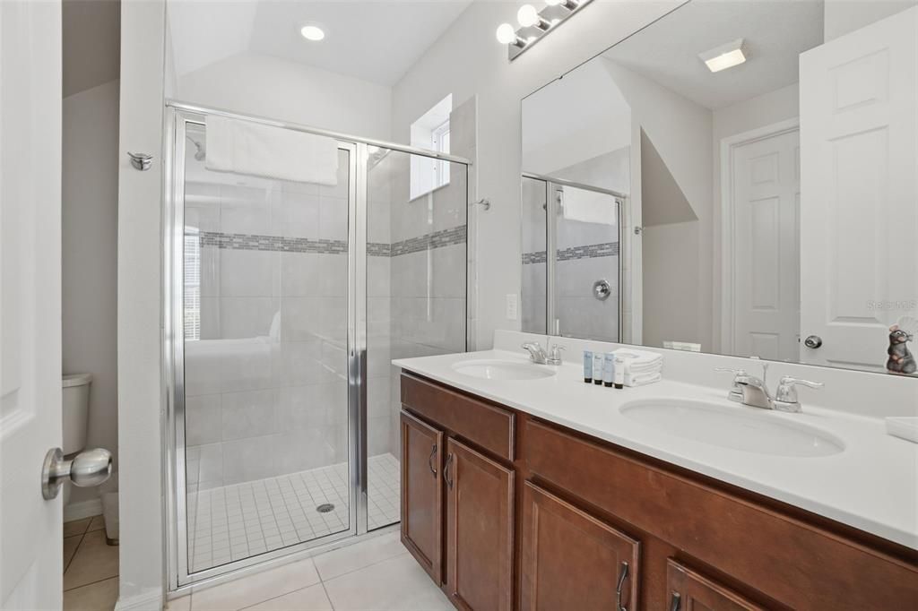Active With Contract: $519,990 (5 beds, 4 baths, 2294 Square Feet)