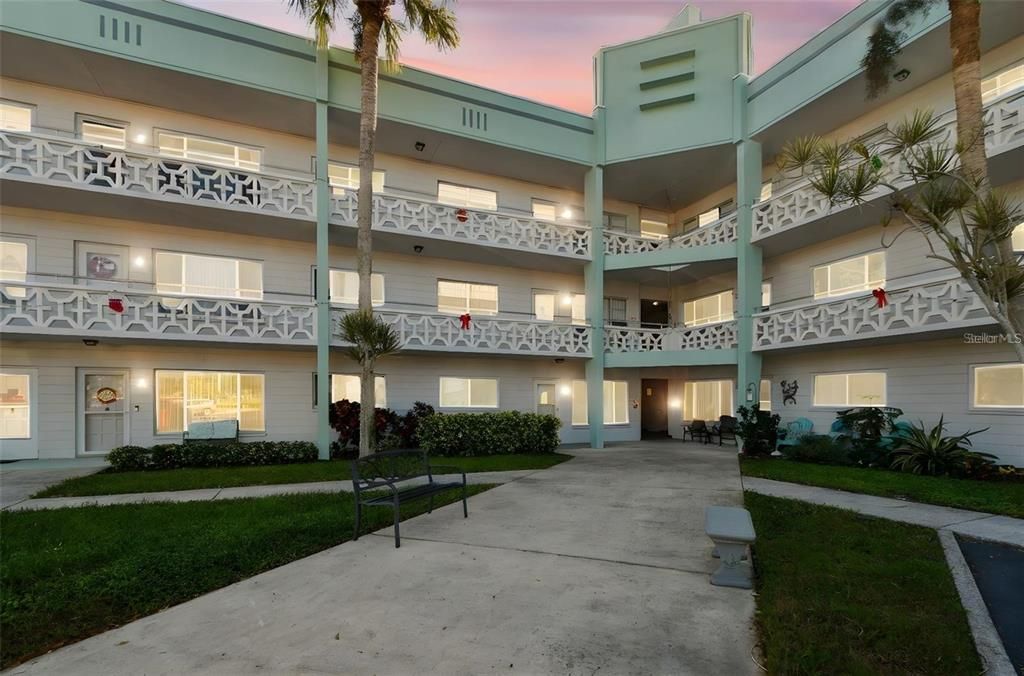 Recently Rented: $1,495 (2 beds, 2 baths, 1100 Square Feet)