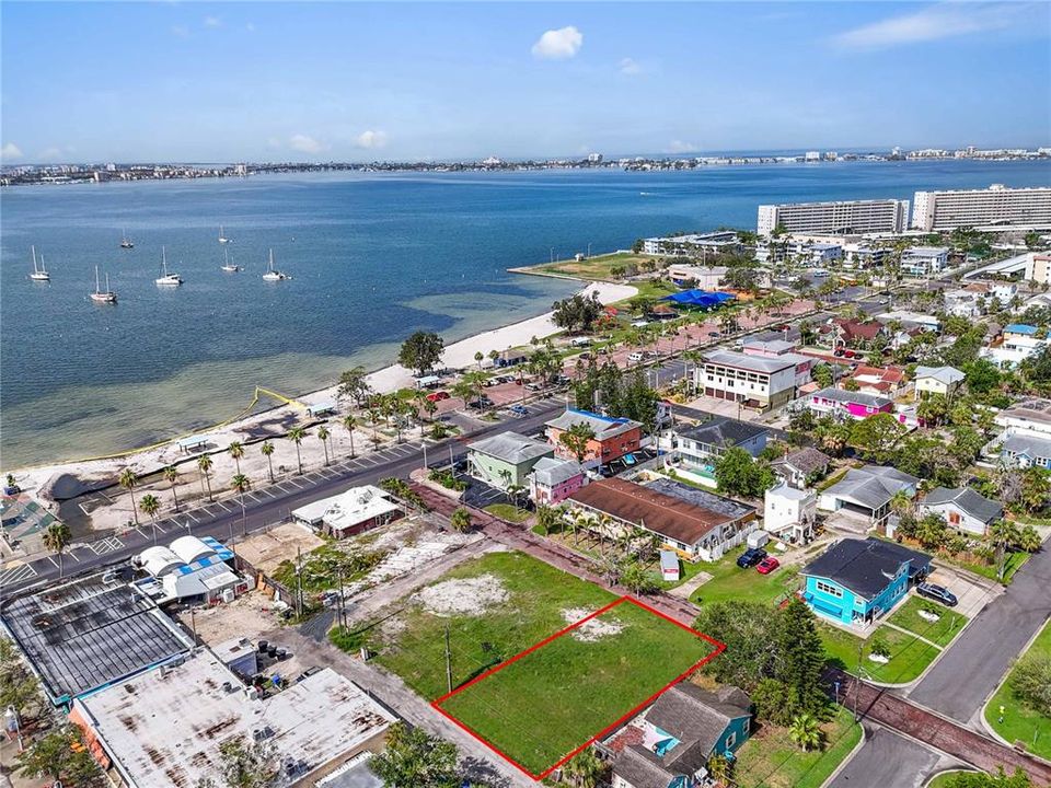 待售: $400,000 (0.11 acres)