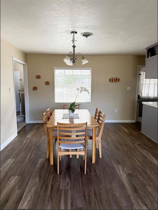 В аренду: $2,000 (2 спален, 1 ванн, 1449 Квадратных фут)