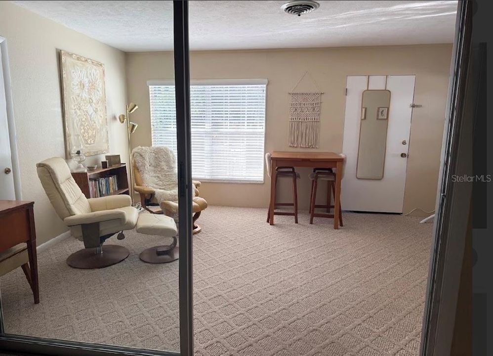 В аренду: $2,000 (2 спален, 1 ванн, 1449 Квадратных фут)